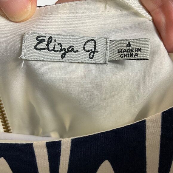 Eliza J Women's Chevron Striped Dress With 3/4 Sleeves & Back Zipper size 4 - Picture 8 of 10